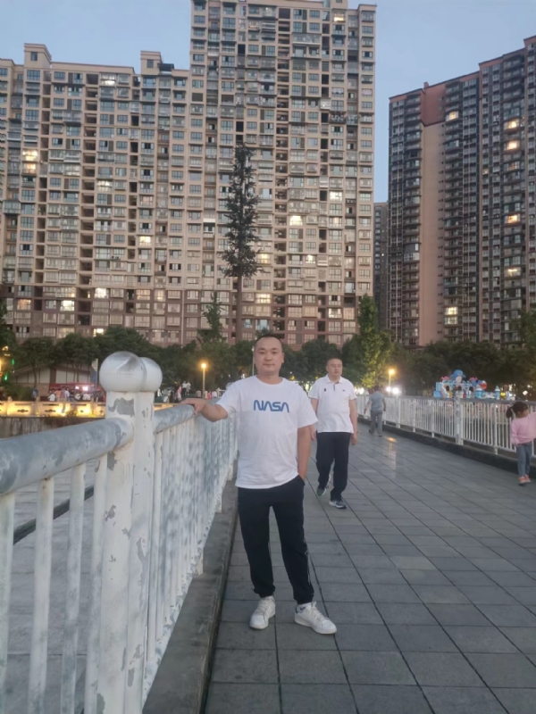 寂寞的男人的第一张照片--宁德交友网